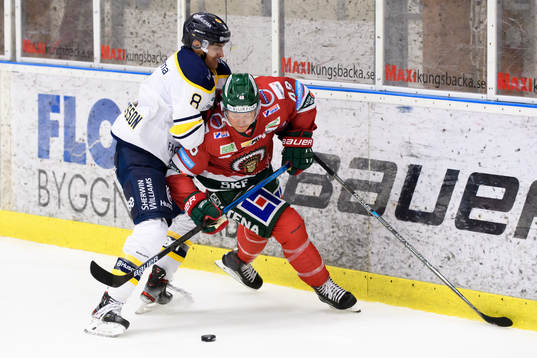 s Nils Andersson mot Frölundas Rhett Rakshani