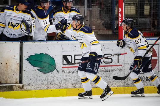 s Jesper Williamsson jublar