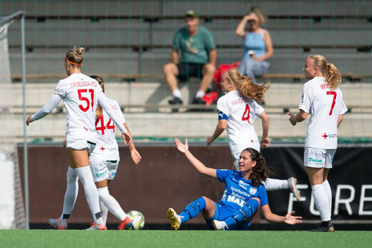 Eskilstunas Loreta Kullassi reagerar