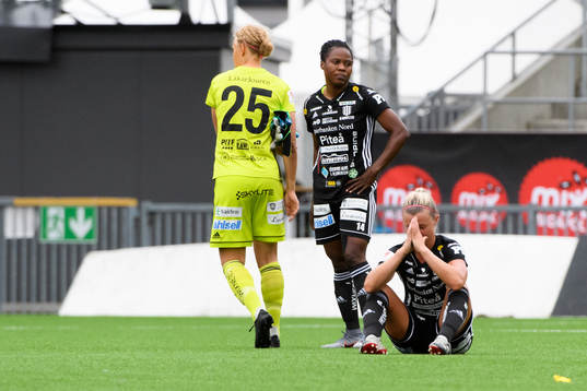 Piteås målvakt Cajsa Andersson, Faith Ikidi Michael och