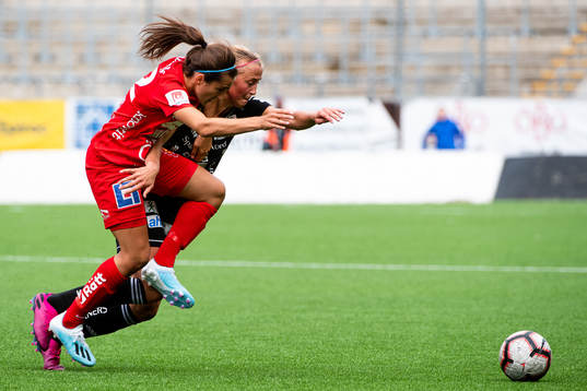 Örebros Sejde Abrahamsson och Piteås Julia Karlernäs