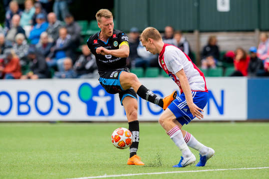 Kent Håvard Eriksen of Sandnes Ulf and Robin Rasch of KFUM