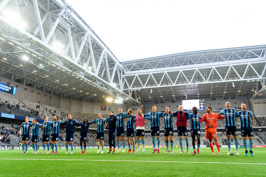 Djurgårdens spelare tackar publiken