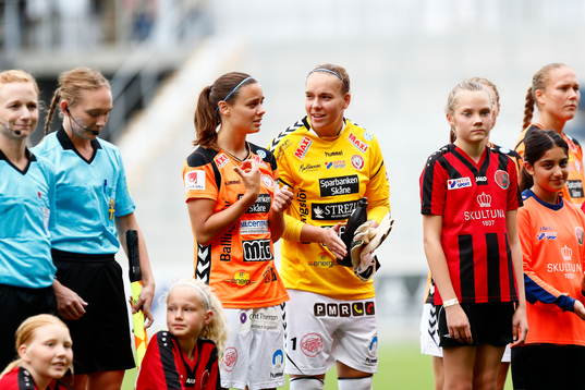 Kristianstads målvakt Brett Elisabeth Maron och Alice