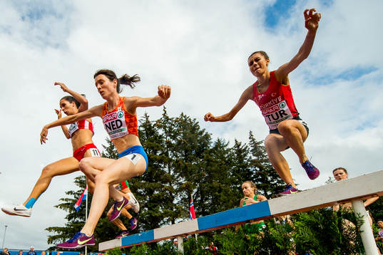 Irene van der Reijken of the Netherlands and Tugba Güvenc