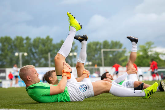 Västerås Simon Johansson stretchar