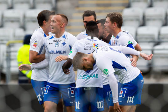 IFK Norrköpings Alexander Fransson jublar med lagkamrater