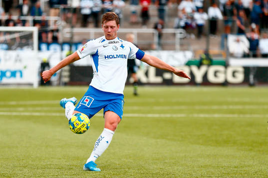 IFK Norrköpings Alexander Fransson skjuter mot mål