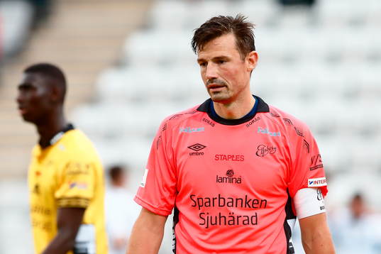 Elfsborgs målvakt Kevin Stuhr Ellegaard deppar