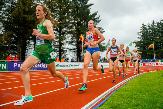 Fionnuala McCormack of Ireland and Jip Vastenburg of