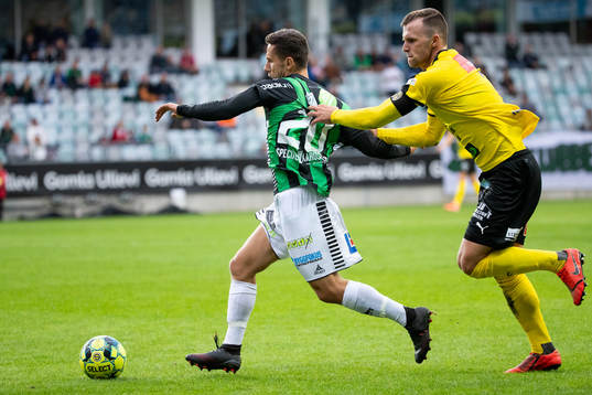GAIS Predrag Randelovic stoppas av Mjällbys Adi Terzic