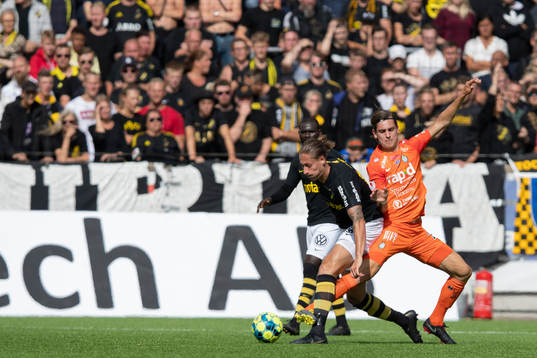 s Felix Michel och AFC Eskilstunas Adi Nalic