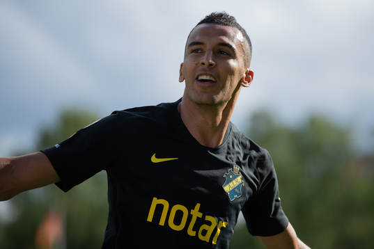s Nabil Bahoui har gjort 1-4 målet