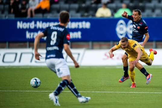 Tommy Høiland of Viking and Marius Lode of Bodø/Glimt