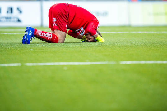 Iven Austbø of Viking in pain