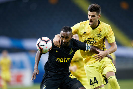Henok Goitom of AIK and Andrej Lukic of Sheriff Tiraspol