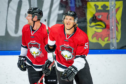 Malmö Redhawks Emil Sylvegård jublar