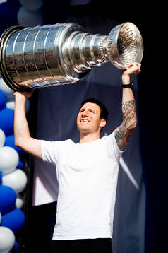Alexander Steen lyfter Stanley Cup-pokalen