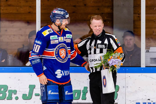 Domare Pehr Claesson uppmärksammas av Växjös Erik