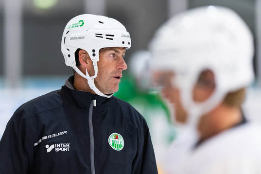 Assisterande tränare Jan Larsson på en träning med