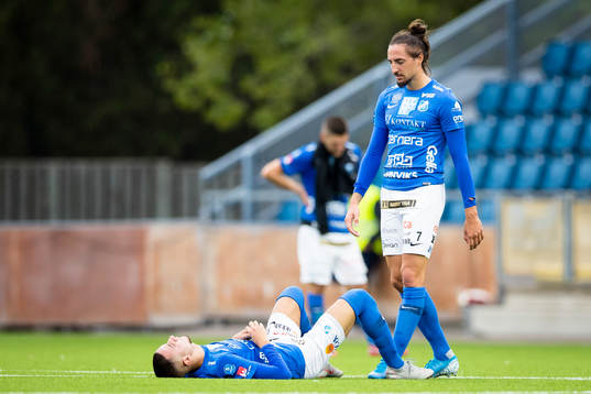 Norrbys Abdelrahman Saidi (v) och Dijan Vukojevic (h) deppar