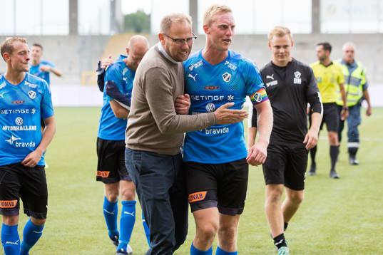 Halmstads tränare Magnus Haglund och Halmstads Peter