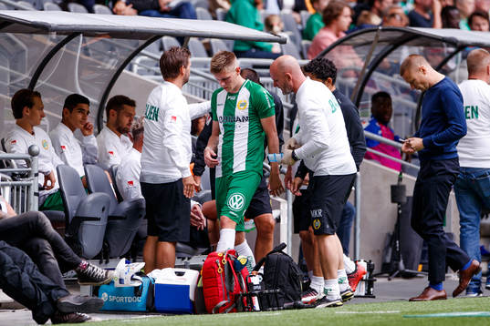 Hammarbys Aron Johannsson byts ut