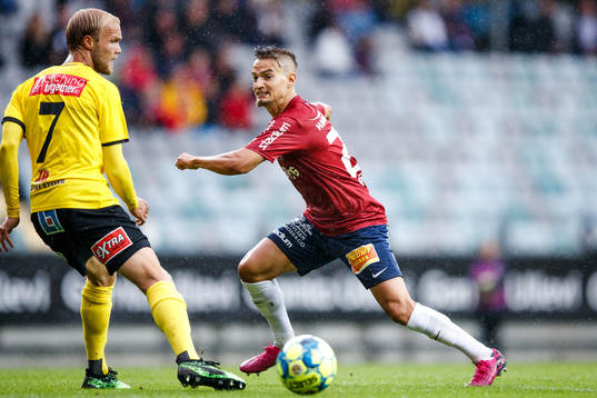 Mjällbys Viktor Gustafson och Örgrytes Amin Affane