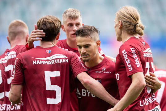 Örgrytes Anton Lans jublar ihop med Gustav Ludwigson och