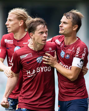 Örgrytes Anton Lans jublar ihop med Gustav Ludwigson och