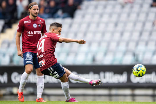 Örgrytes Amin Affane med en frispark
