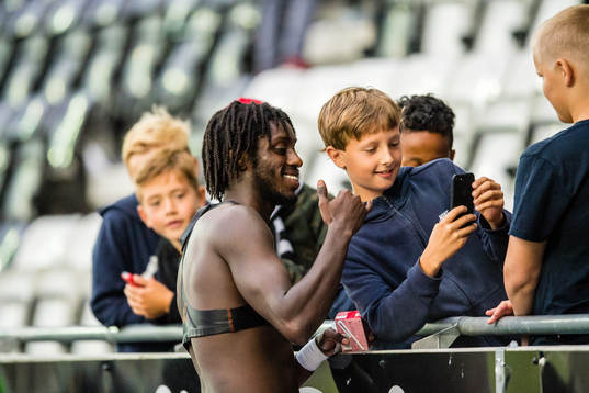 Moussa Jailani Gaucho Njie of Odd takes a selfie with a fan