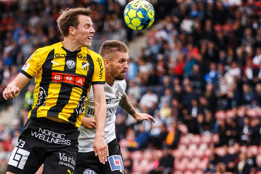 Häckens Viktor Lundberg och Örebros Martin Lorentzson