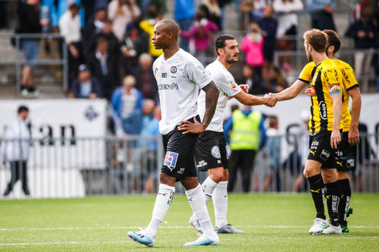 Örebros Carlos Strandberg deppar