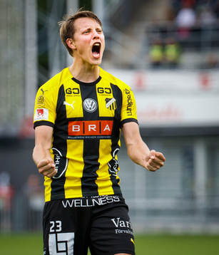 Häckens Viktor Lundberg jublar vid 0-2