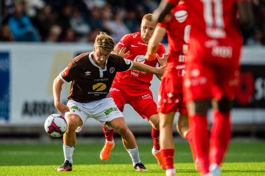 Sondre Liseth of Mjøndalen and Taijo Teniste of Brann