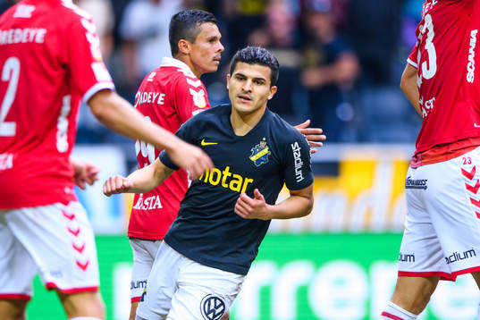 s Tarik Elyounoussi jublar