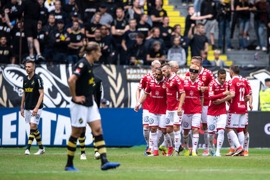 Kalmars spelare jublar
