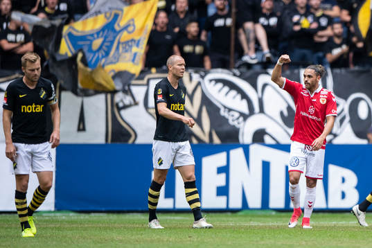 Kalmars Alexander Jakobsen (h) jublar