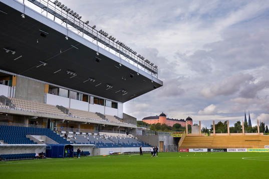 Generell vy över Studenternas IP med Uppsala slott i