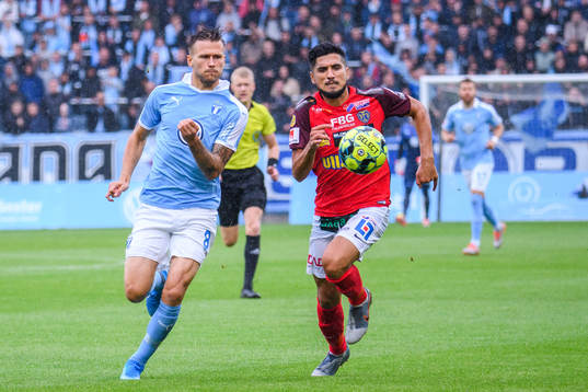 Malmö FFs Arnór Traustason och Falkenbergs Mahmut Özen