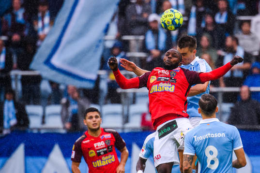 Falkenbergs John Chibuike och Malmö FFs Jonas Knudsen