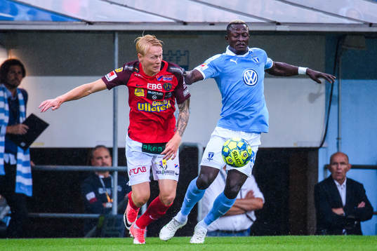 Falkenbergs Jacob Ericsson och Malmö FFs Bonke Innocent