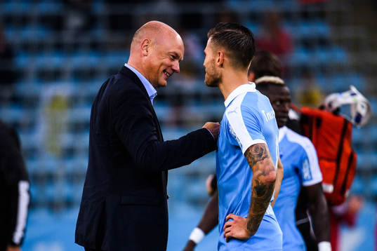 Malmö FFs tränare Uwe Rösler och Arnór Traustason jublar