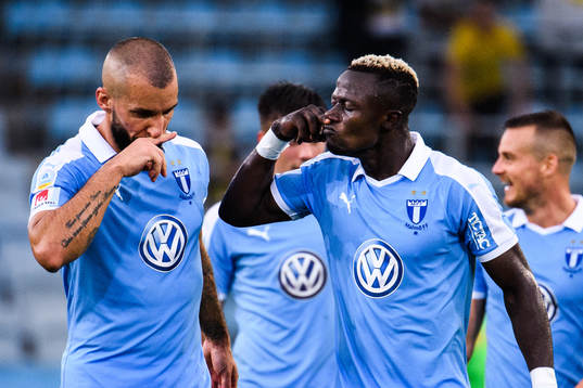 Malmö FFs Guillermo Molins och Bonke Innocent jublar