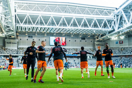 AFC Eskilstunas spelare värmer upp