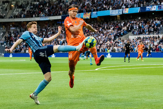 Djurgårdens Aslak Witry och AFC Eskilstunas Wilhelm Loeper