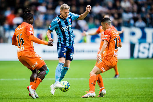 AFC Eskilstunas Onyedikachukwu Samuel Nnamani och Ismet