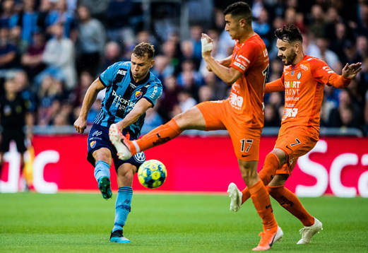 Djurgårdens Jesper Karlström med skott förbi AFC