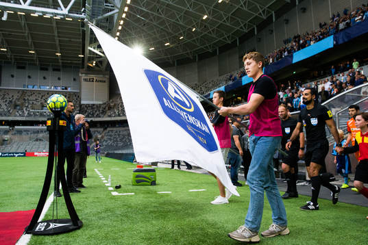 En flaggamed Allsvenskans logo